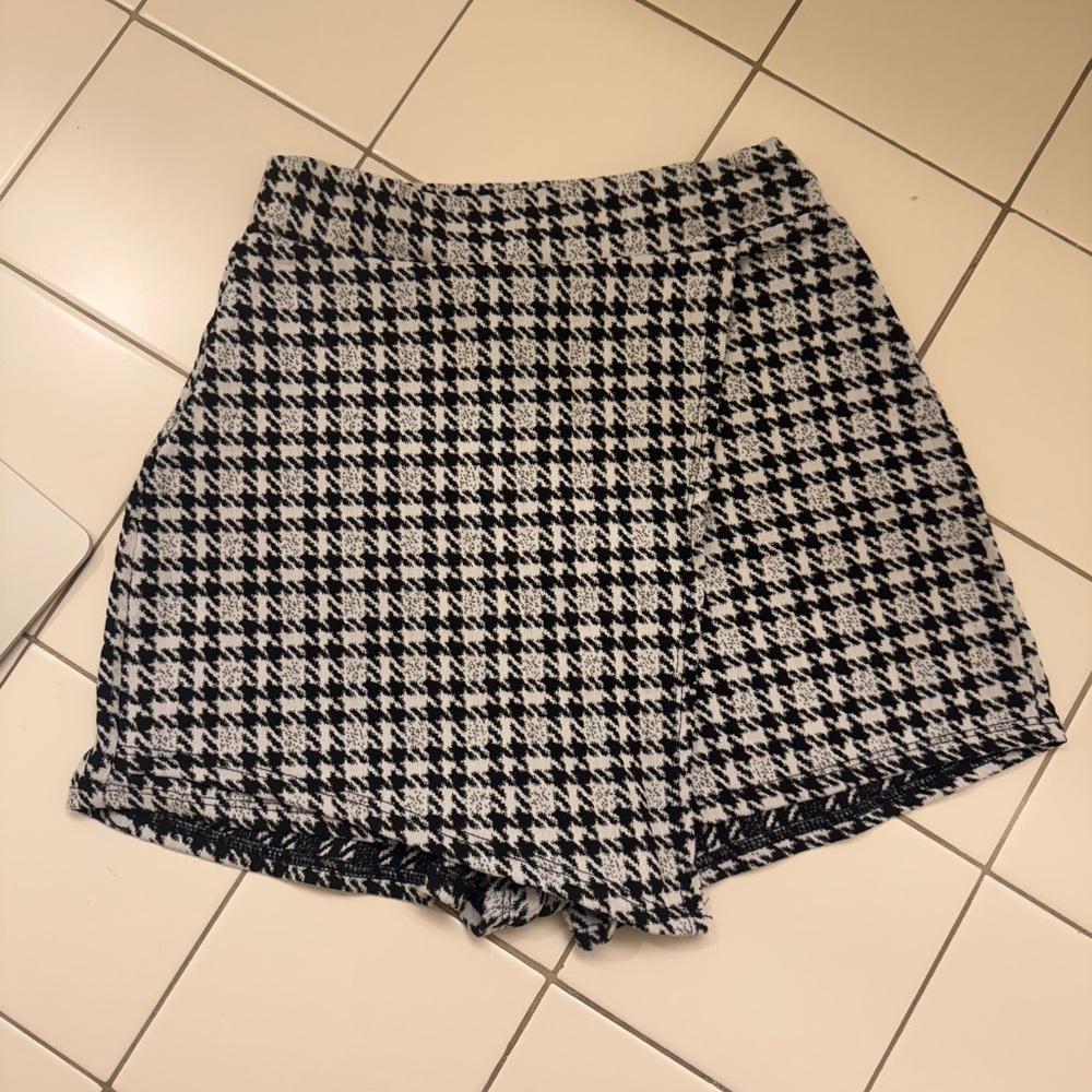 Black and white plaid skort size M